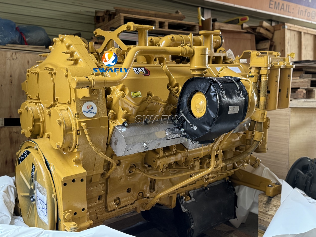 Le cœur du bulldozer Carterpillar D10T - le puissant moteur C27